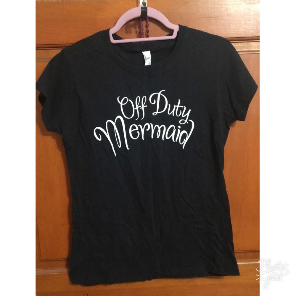 Black & white tee.